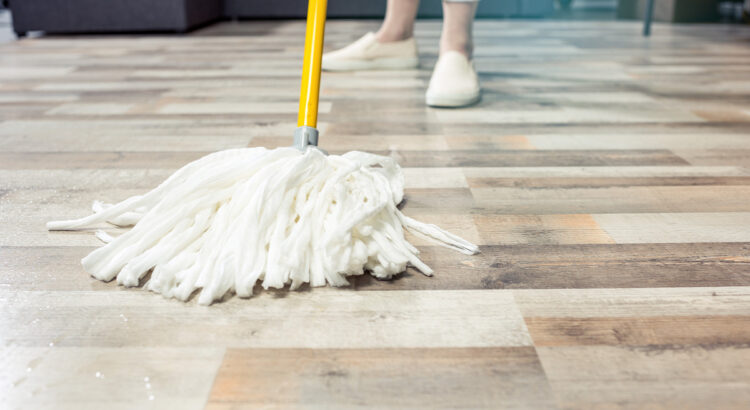 limpeza de piso laminado